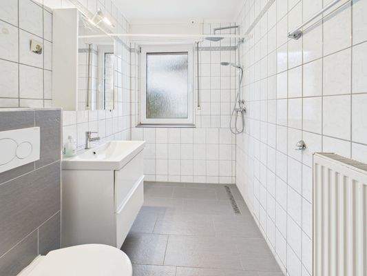 Badezimmer (EG)