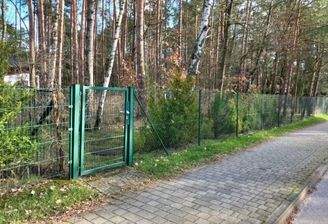 Grundstücksansicht mit Eingang