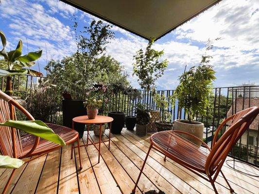 Überdachter Süd-Balkon mit ca. 8m²