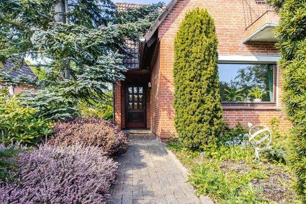 Zuwegung zum Haupteingang