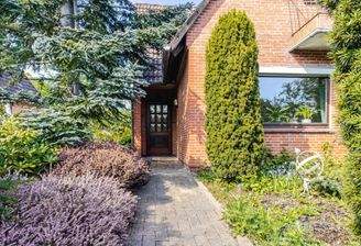 Zuwegung zum Haupteingang