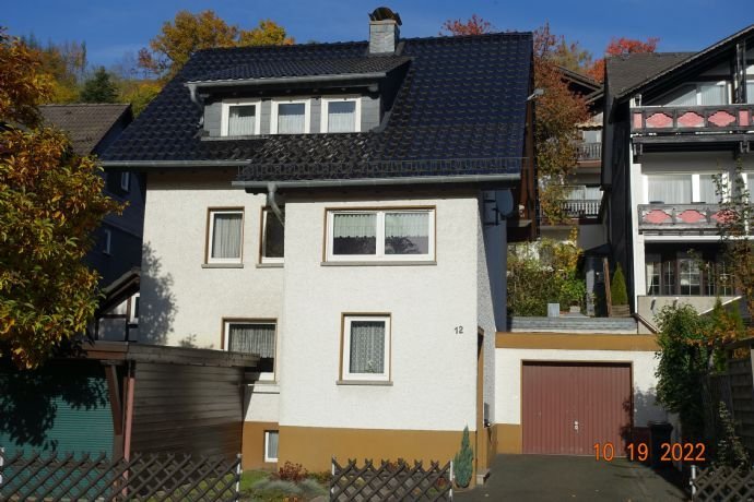 Einfamilienhaus mit Garage und Carport in Feudingen