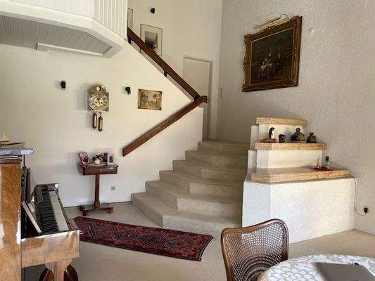 Treppe ins Hochparterre 