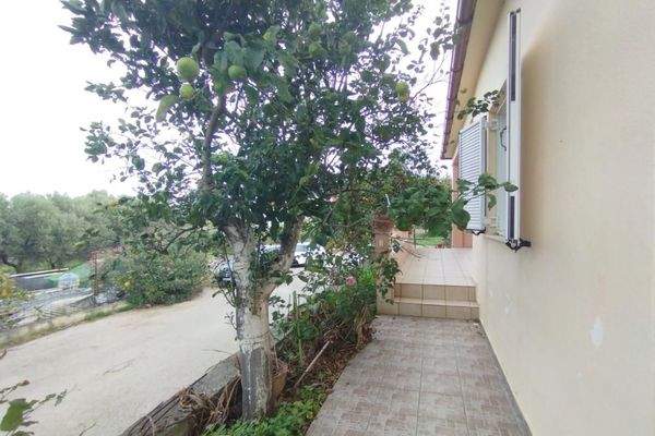 Kreta, Vamvakopoulo: Charmantes Haus in ruhiger Lage nahe der Stadt zu verkaufen