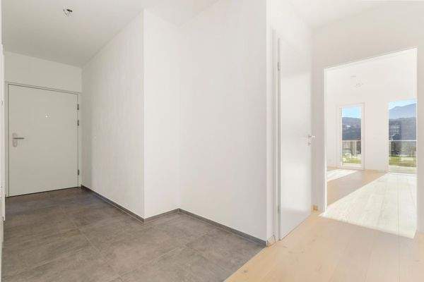 Vorraum und Wohnzimmer