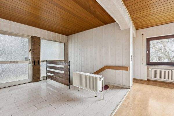 Eingangsbereich mit Kellerabgang 