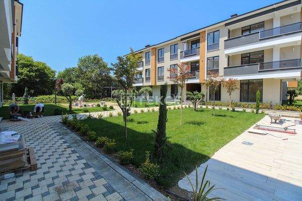 Flats for Sale in a Secure Complex with a Pool in Yalova