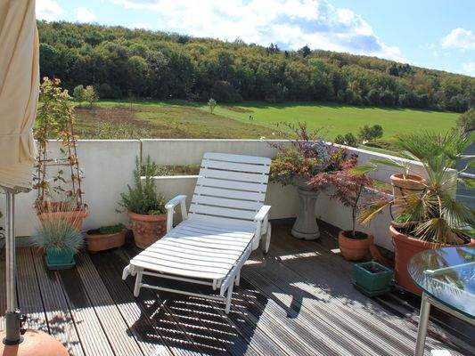 Schöner, großer Balkon mit traumhafter Aussicht ins Grüne
