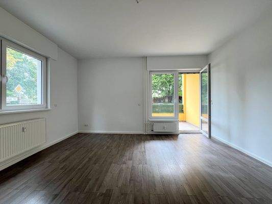 Wohn-Schlafzimmer mit Ost-Loggia