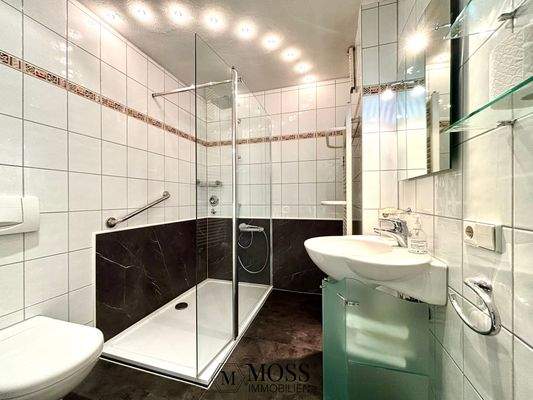 renoviertes Bad mit italienischer Dusche