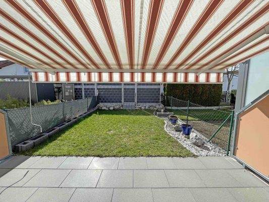 Terrasse und Garten zur Südseite