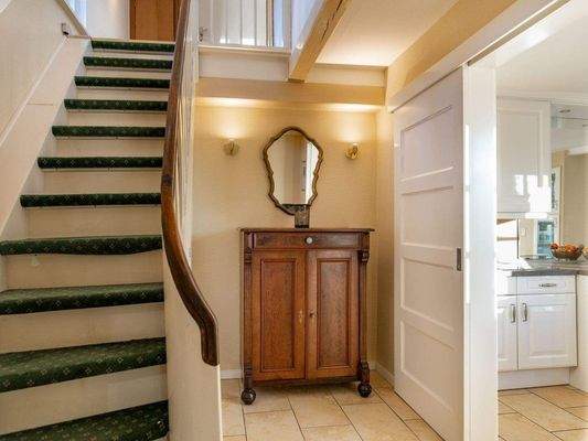 Eingangsbereich und Aufgang in das Dachgeschoss