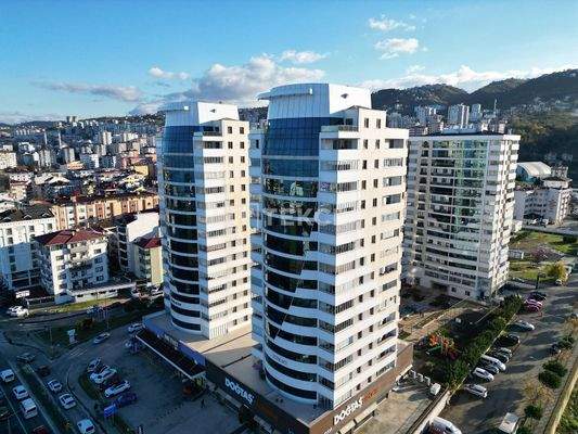Middle-Floor Apartment in a Complex with Pool and Gym in Trabzon
