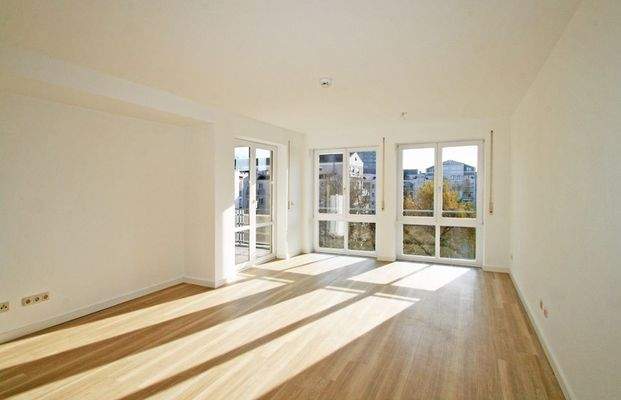 Helles Wohn-/Esszimmer