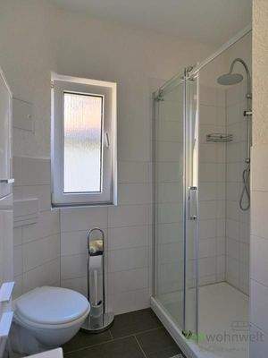 moderne Dusche im Bad