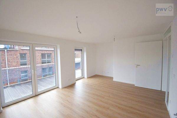 Wohn- Essbereich mit Balkon