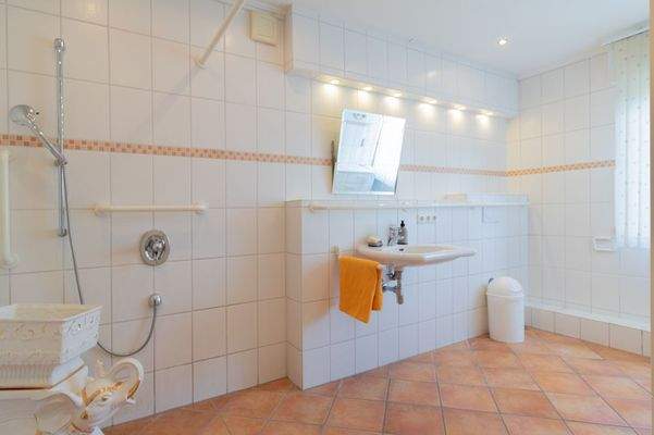 Bad mit bodentiefer Dusche