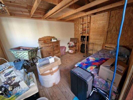 Extra Blockhaus isoliert