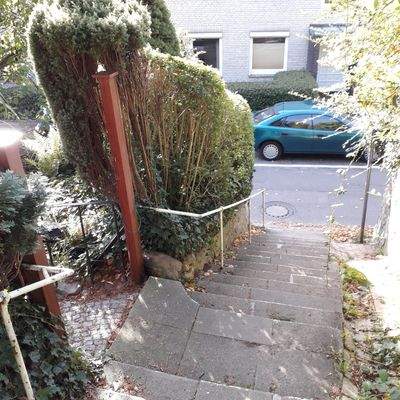 Treppe Steiler Weg mit Eingang links