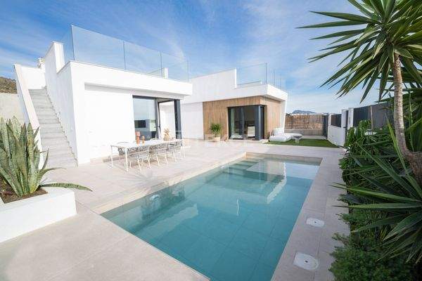 Detached Villas with Panoramic Views of the Golf Course in Murcia