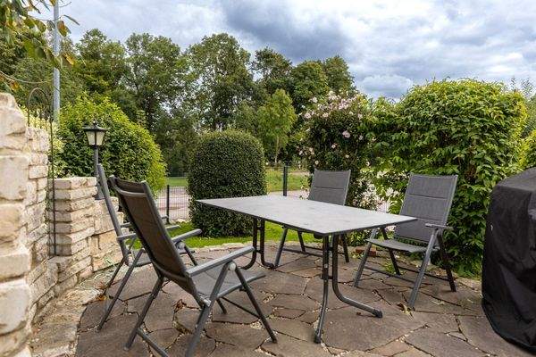 Modernes Familienhaus mit Traumgarten und Blick ins Grüne