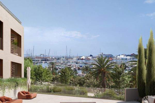 Terasse mit Hafenblick