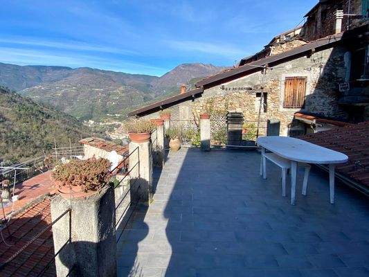 CV779_11 TERRA ITALIA IMMOBILIEN_LIGURIEN_CASTEL V