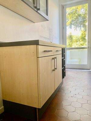 Küche mit Zugang zum Garten