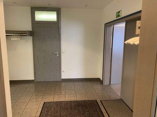 Platz im Flur für Wartebereich