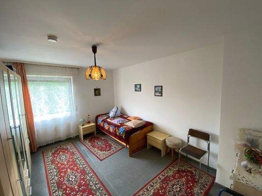 ... in das Schlafzimmer ... 