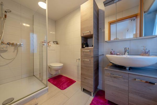 EG re. Badezimmer