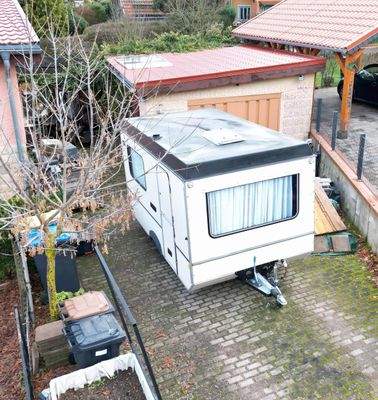 Garage mit separater Einfahrt