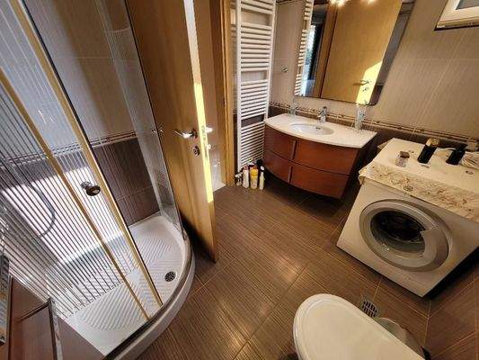 Kreta, Argouli: Zweistöckiges Haus mit Keller zu verkaufen