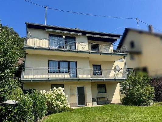 Rückansicht mit Balkonen