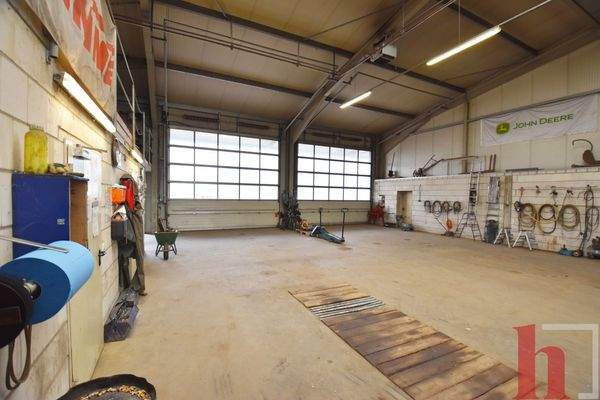 Großzügige Werkstatthalle