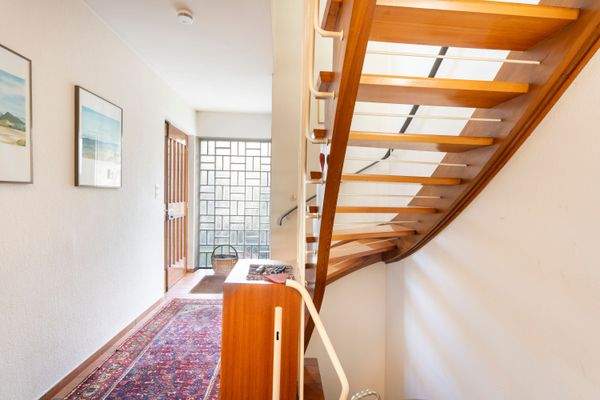 Eingangsdiele mit Treppe nach oben