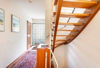 Eingangsdiele mit Treppe nach oben