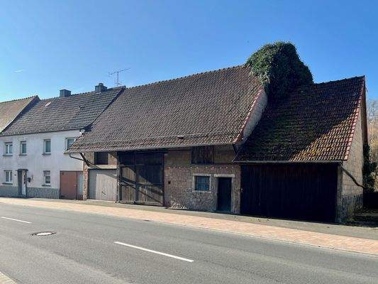 Scheune von der Straße aus