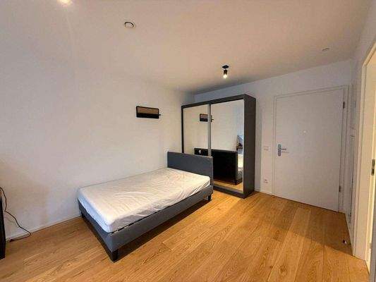 09ce44de-1751-4600-b122-6759c1b7961e-1981177104