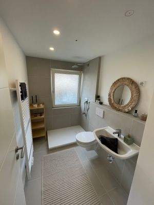 Badezimmer modern.jpg