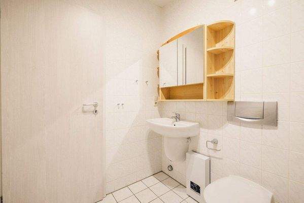 Badezimmer mit Dusche