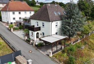 Wohnhaus + Carport