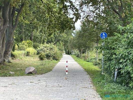Rad- und Gehweg