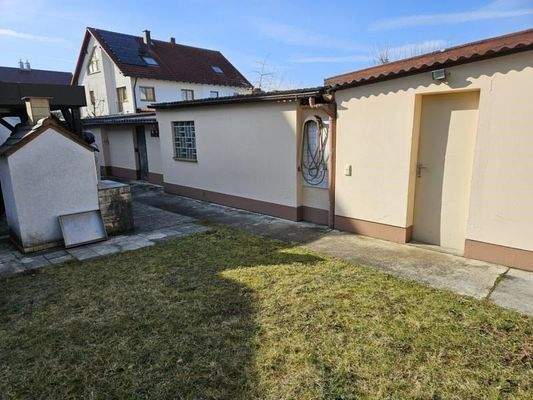 Blick auf Nebengebäude