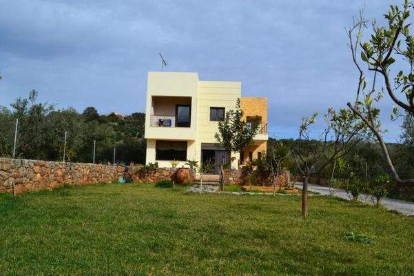 Kreta, Exo Lakonia: 5-Zimmer-Villa mit großem Olivenhain zu verkaufen