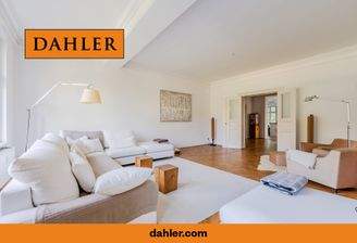 Bright living area with a view of the salon