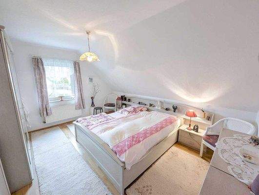 makellos 14 EFH Neu Broderstorf - Zimmer 1 DG .jpg