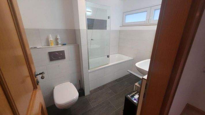 DG - Bad mit Wanne  .jpg