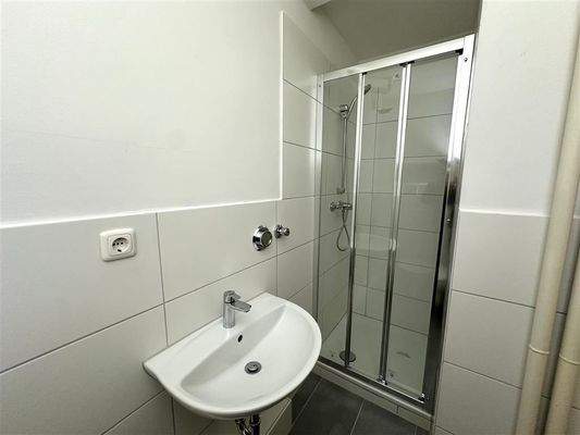 Badezimmer mit Dusche