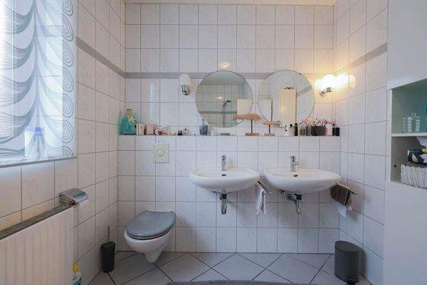 Badezimmer im Erdgeschoss